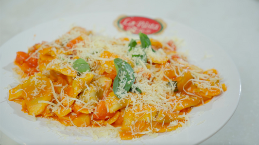 Ravioli de Carne com Molho de Tomate e Manjericão